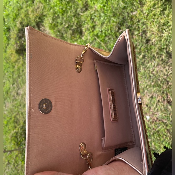 Elegant Gold Clutch Bag - Picture 3 of 3